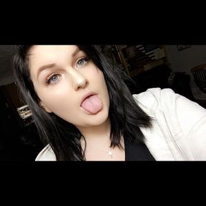 Meet your Posher, Layla